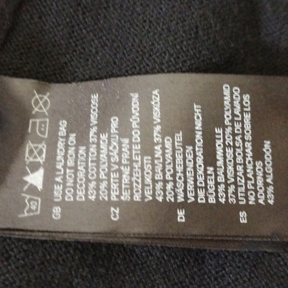 H&M sweater. - Picture 7 of 9